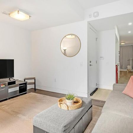 Suite In The Heart Of Downtown Toronto Bagian luar foto