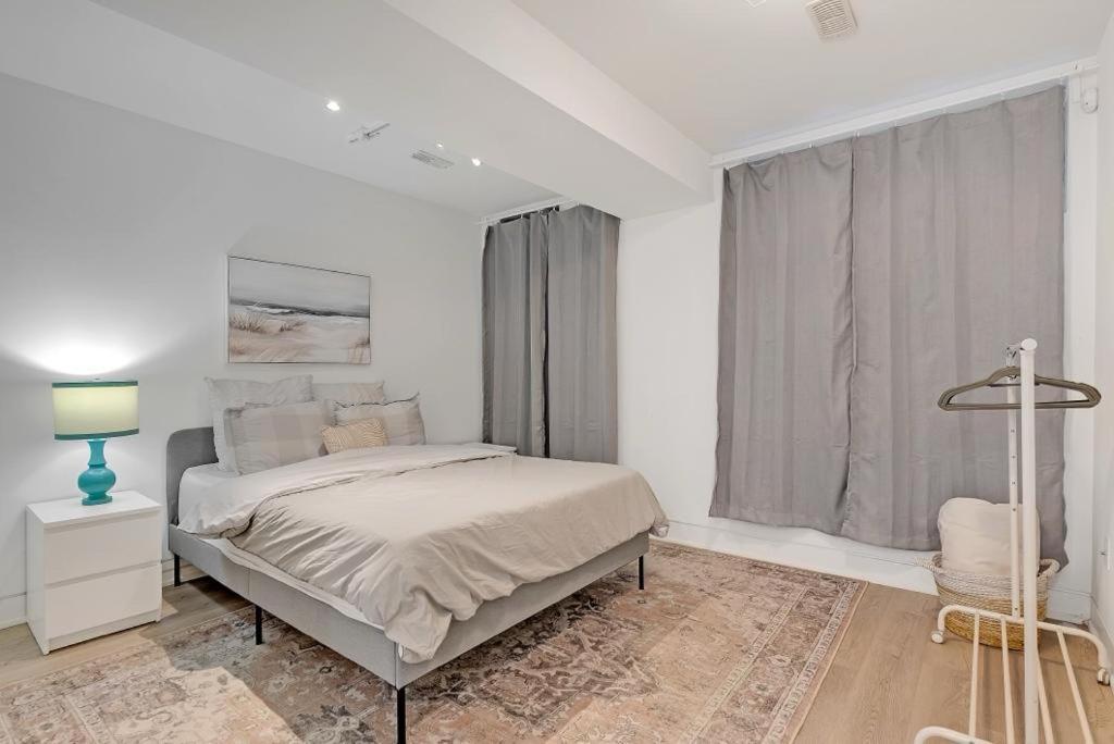 Suite In The Heart Of Downtown Toronto Bagian luar foto