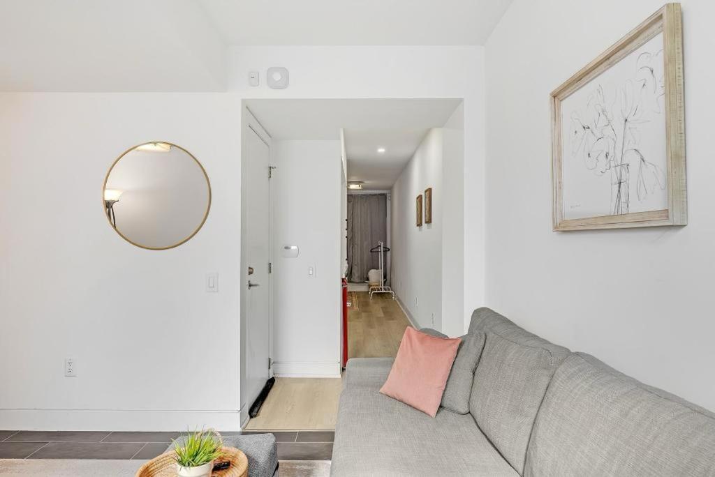 Suite In The Heart Of Downtown Toronto Bagian luar foto
