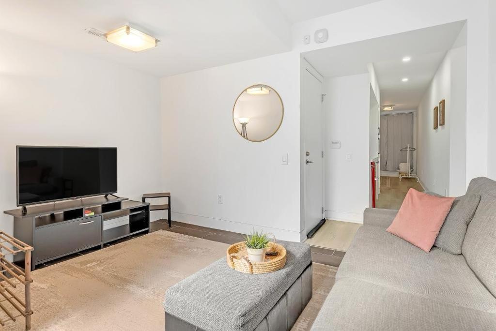 Suite In The Heart Of Downtown Toronto Bagian luar foto